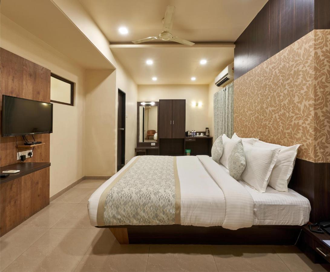 Hotel Atria, Kolhapur Exterior photo