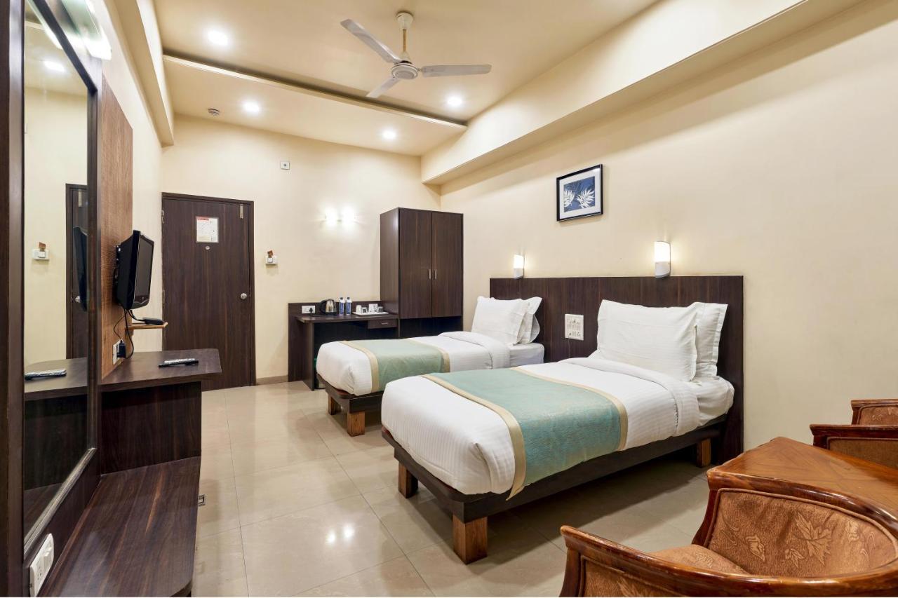 Hotel Atria, Kolhapur Exterior photo