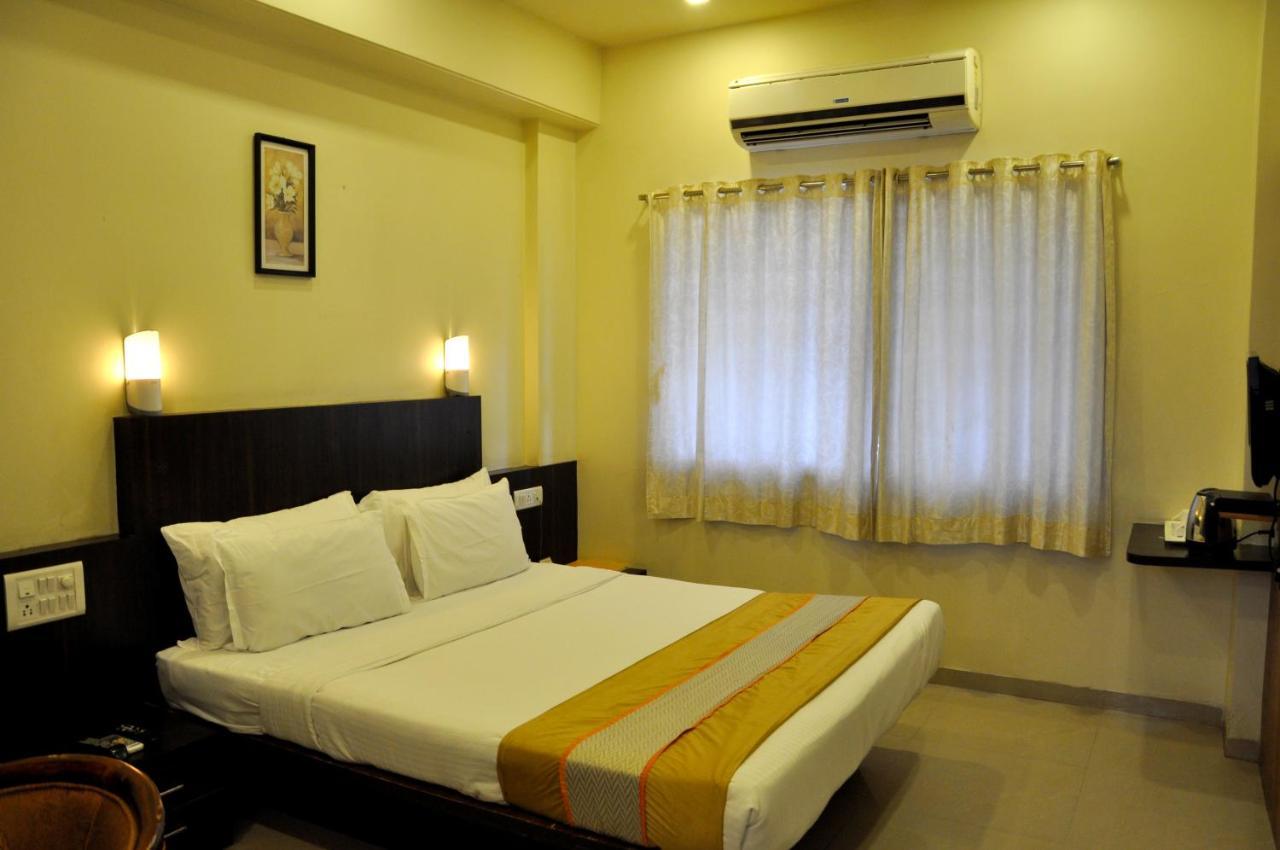 Hotel Atria, Kolhapur Exterior photo