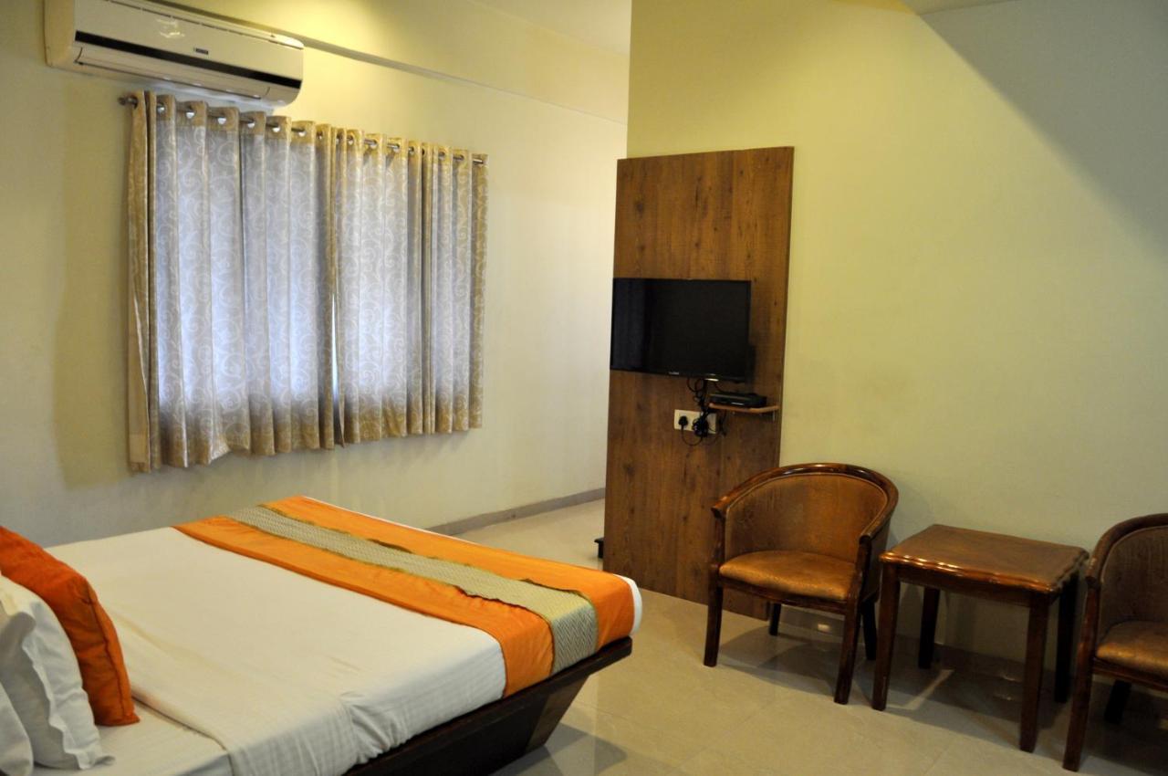 Hotel Atria, Kolhapur Exterior photo