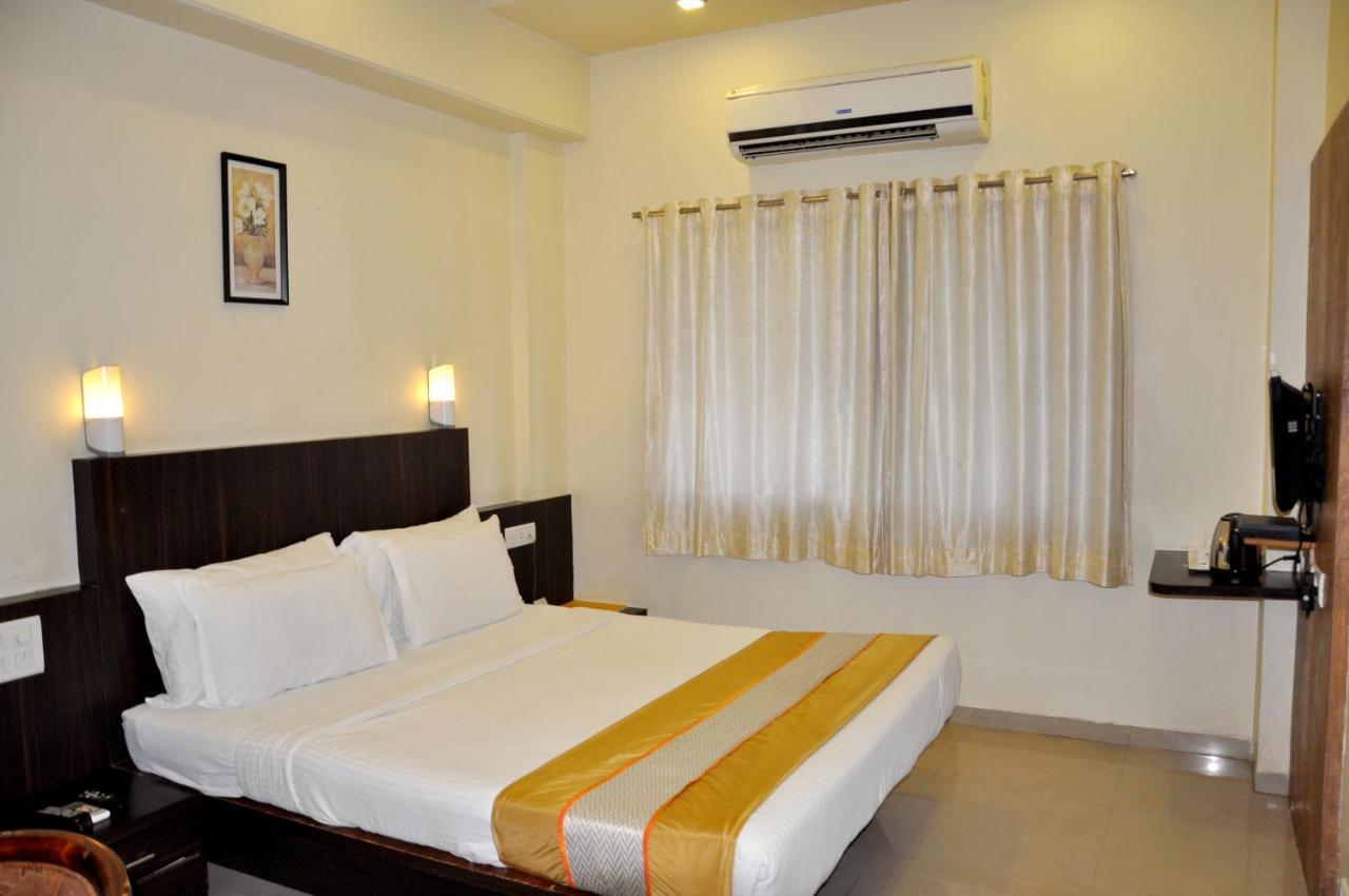 Hotel Atria, Kolhapur Exterior photo
