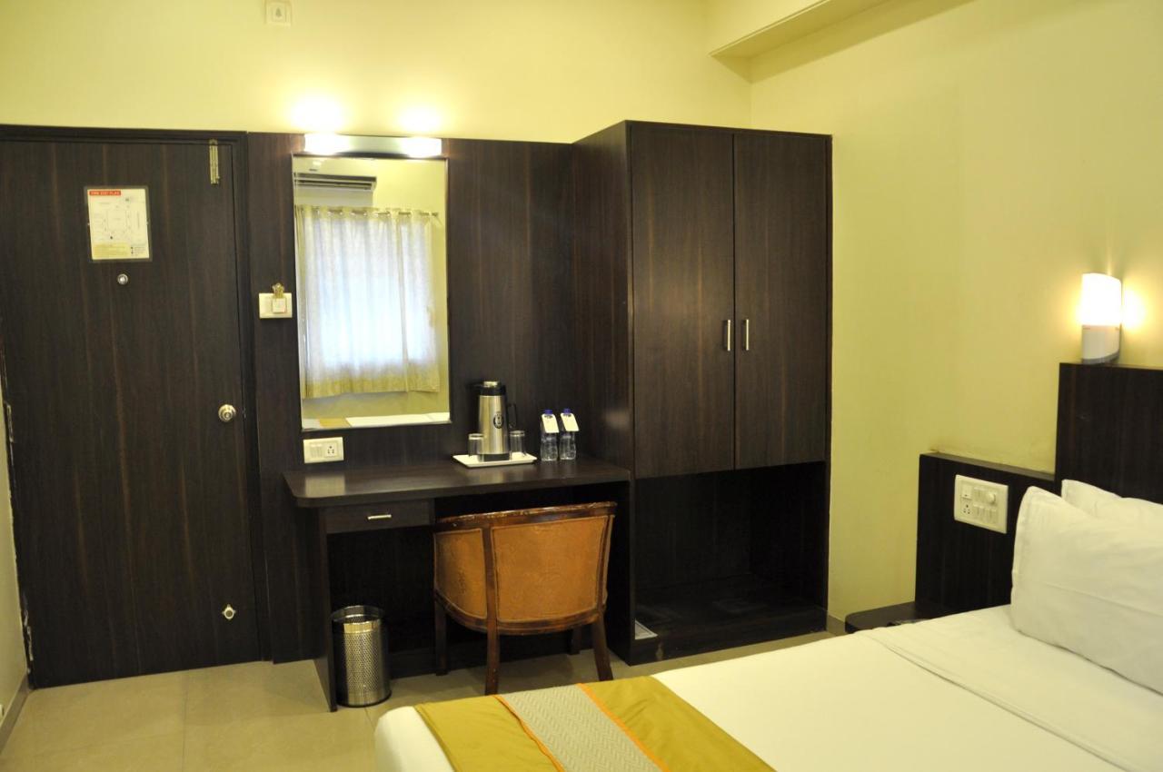 Hotel Atria, Kolhapur Exterior photo